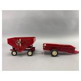 Ertl Grain Wagon & Manure Spreader Set