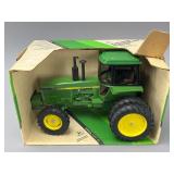 John Deere MFWD Row-Crop Tractor Model