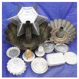 Assorted vintage kitchen items