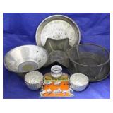 Assorted vintage kitchen items