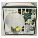 Arcoroc Canterbury 16 pc service set in box