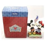Disney Showcase Collection Mickey & Minnie