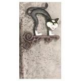 Scaredy cat cast iron wall mount