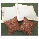 4 Decorative pillows