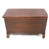 Blanket chest on rolled foot