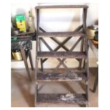 Wood ladder / stand