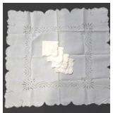 Vintage 33 x 31 linen tablecloth w/4 napkins