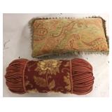 2 Decorative pillows