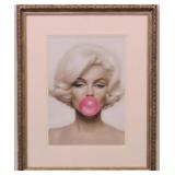 MARILYN MONROE BLOWING BUBBLEGUM