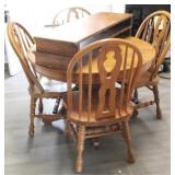 Round Dining Table w/ 4 chairs