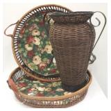 Wicker vase & 2 round trays