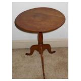Round Table Stand