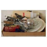 Tray lot of assorted items