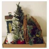 Tray lot of assorted Christmas items
