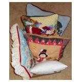 Tray lot of assorted throw pillows