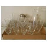 Tray lot of assorted glass items
