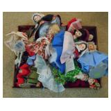 Tray lot of assorted dolls
