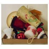 Tray lot of assorted Christmas items