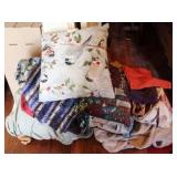 Lot of assorted linens