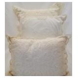 Lot of 3 throw pillows