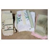 Lot of assorted towels