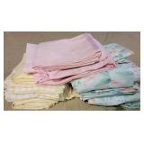 Lot of assorted twin sets of sheets