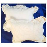 Lot of 2 Accent Pillows
