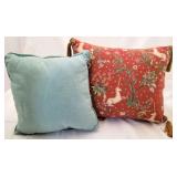 Lot of 2 Throw Pillows
