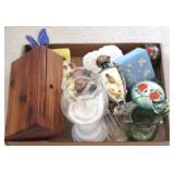 Box lot of assorted items
