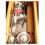 Drawer lot of assorted kitchen utensils