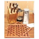 Assorted kitchen items