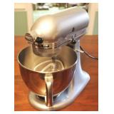 Kitchen Aid Artisan Mixer w/ bowl & accessories