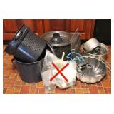 Lot of assorted cookware