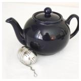 Pristine England Teapot w/ steel tea ball