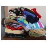Lot of assorted linens & towels
