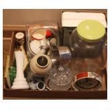 Tray lot of assorted items