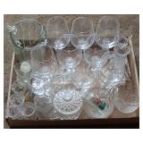 Tray lot of assorted glass items