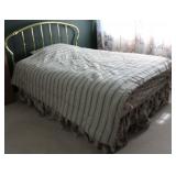 Vintage Brass Full size bed w/ bedding