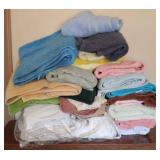 Lot of assorted linens