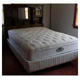 Queen Size Bed w/ bedding