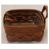 1989 Longaberger Tea Basket w/ leather handles