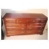 Broyhill 7-Drawer Dresser