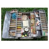 Tacklebox w/ assorted tackle