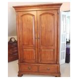 Bassett Wardrobe Entertainment Stand