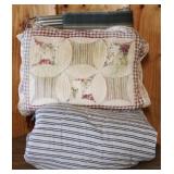 Full Size Comforter & Pillow & Outdoor Cushion