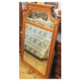 Mirror with finials