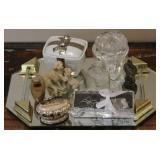 Vanity tray with accessories
