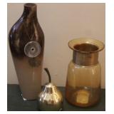 Chelsea House 2 glass vases & pear