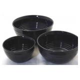 Nesting set of mixing bowls