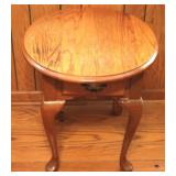 Oak 1 drawer Queen Anne end table